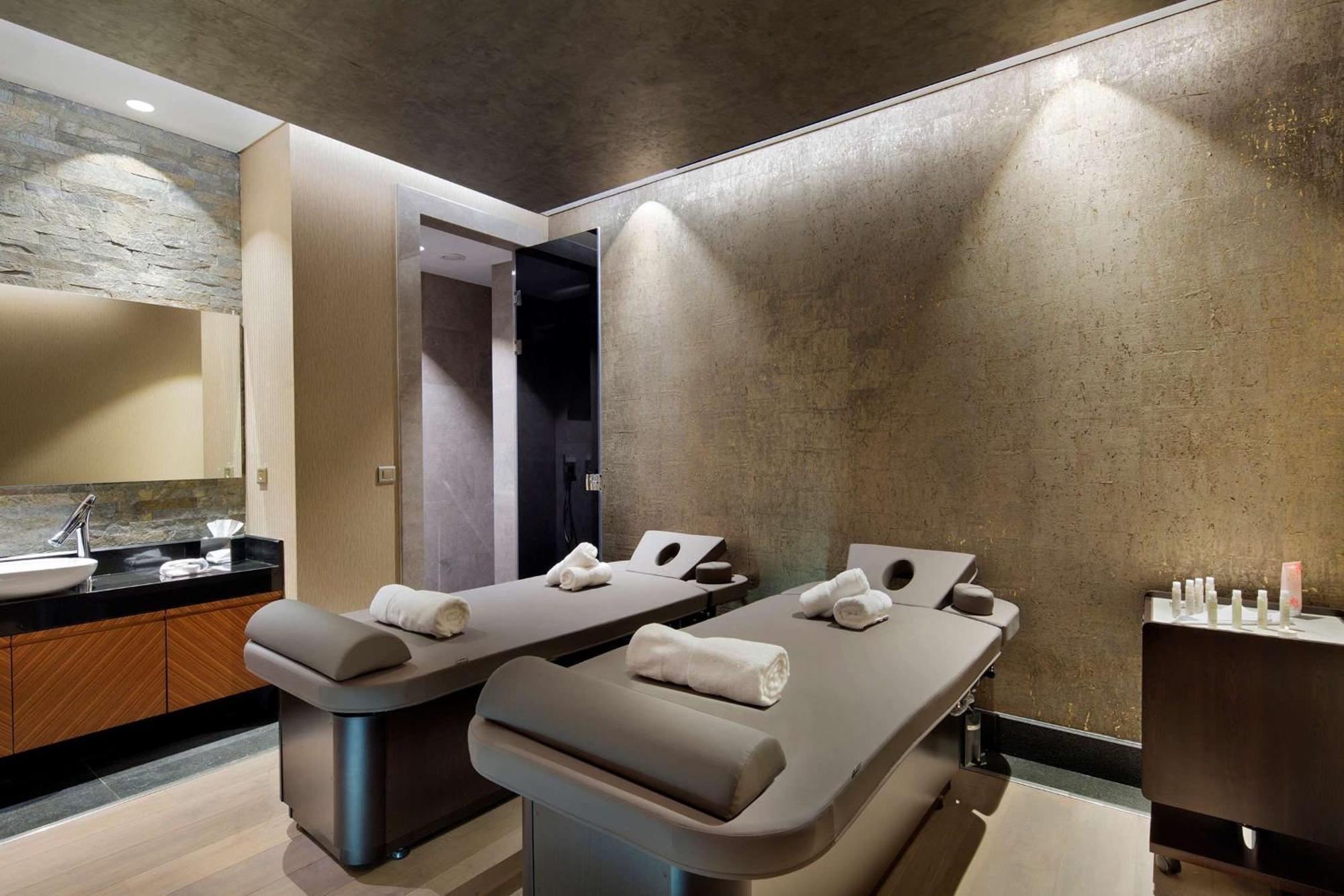 Doubletree By Hilton Istanbul - Piyalepasa Ξενοδοχείο Εξωτερικό φωτογραφία The spa at The Dorchester