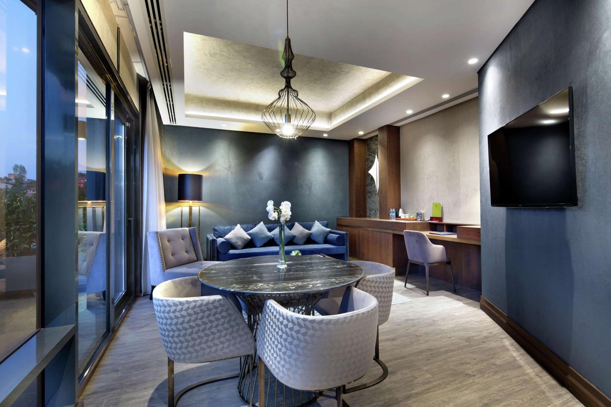 Doubletree By Hilton Istanbul - Piyalepasa Ξενοδοχείο Εξωτερικό φωτογραφία The Executive Lounge at the hotel