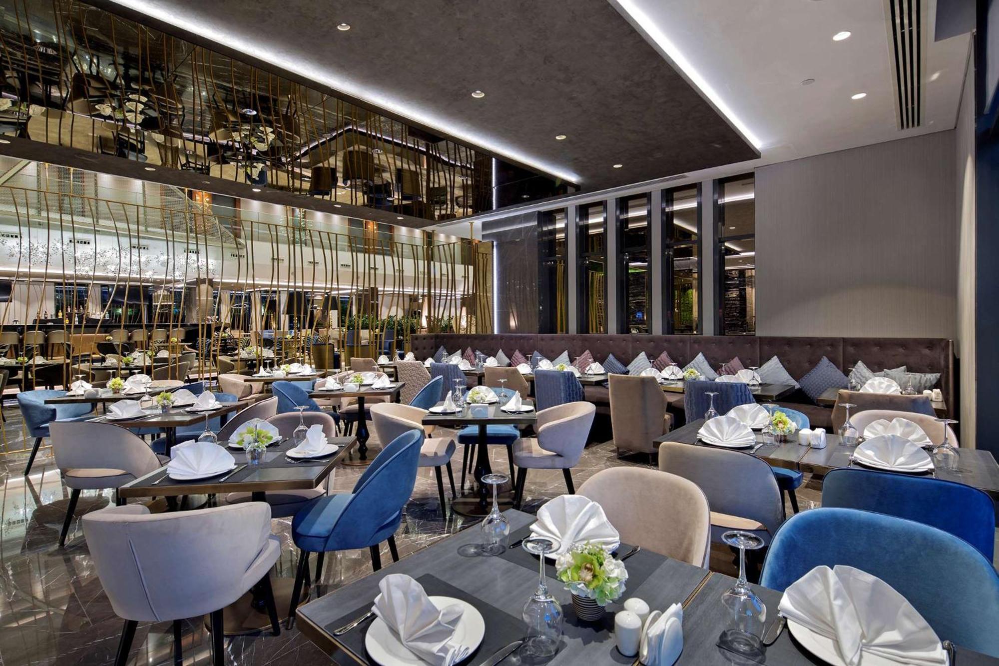 Doubletree By Hilton Istanbul - Piyalepasa Ξενοδοχείο Εξωτερικό φωτογραφία The interior of the restaurant