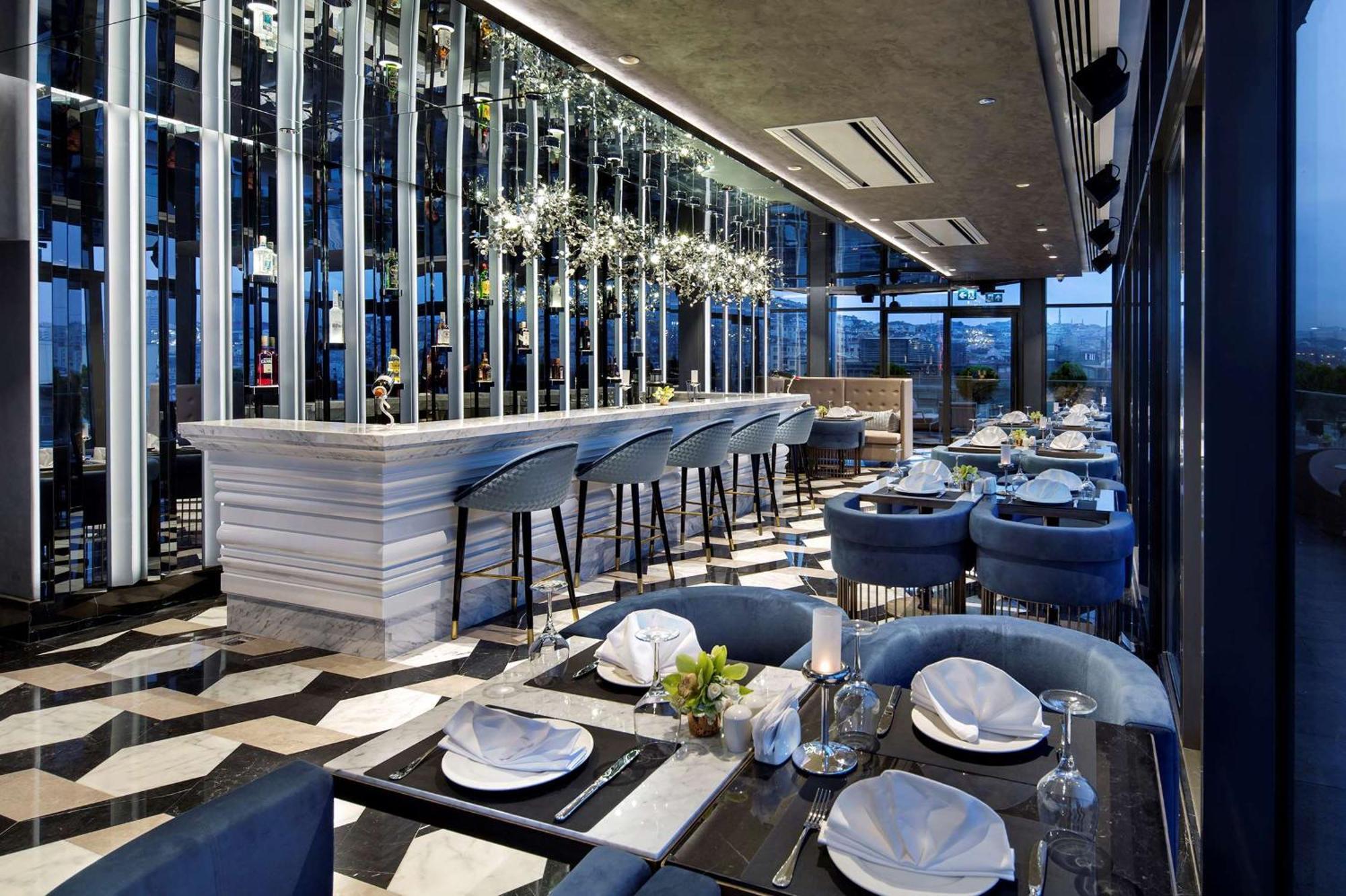 Doubletree By Hilton Istanbul - Piyalepasa Ξενοδοχείο Εξωτερικό φωτογραφία The interior of the restaurant