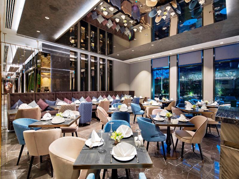 Doubletree By Hilton Istanbul - Piyalepasa Ξενοδοχείο Εξωτερικό φωτογραφία The interior of the restaurant
